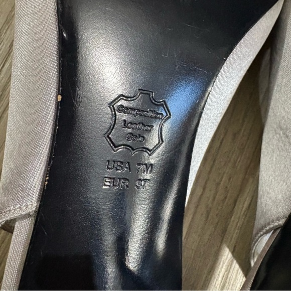 The Touch of Nina Silver Slingback Heels Sz 7M Embellished Bow Bridal Party - Picture 8 of 10